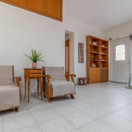 Mike's House In Near The Rhodes 클레마스티